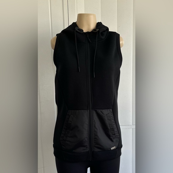 LEVELWEAR VERVE Women's Iris Hooded Vest Size: Large Color:Black - Picture 2 of 7